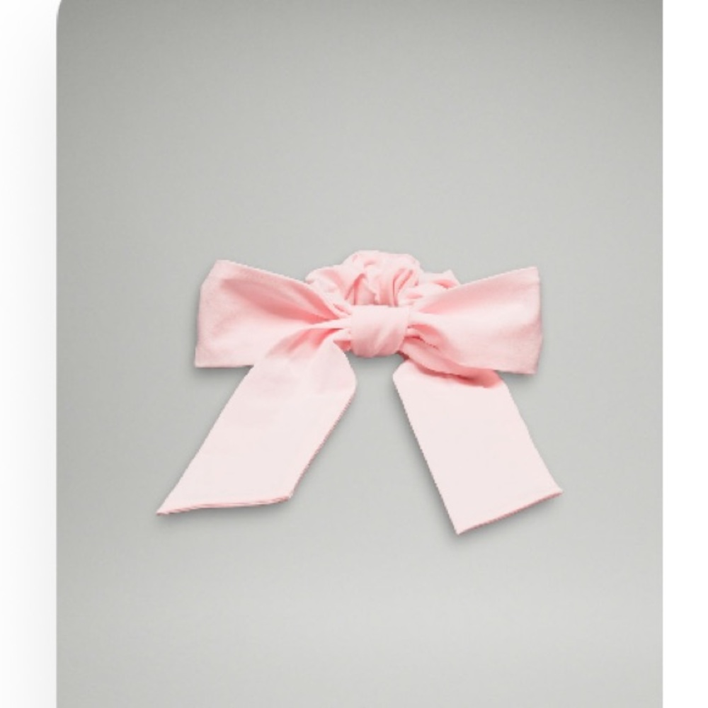 NWT lululemon uplifting scrunchie *big bow 🎀